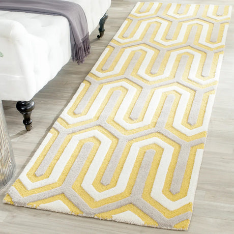 Safavieh Cambridge 2'-6" x 8'-0" Rug in Gold / Grey