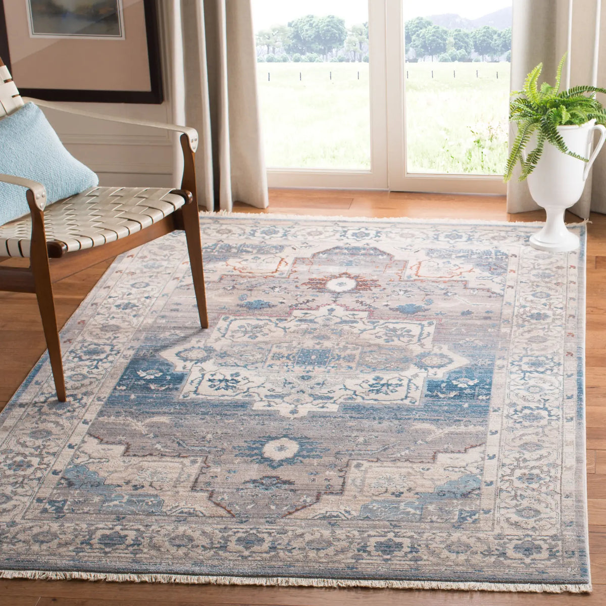 Safavieh Vintage Persian 4'-0" x 6'-0" Rug in Grey / Blue