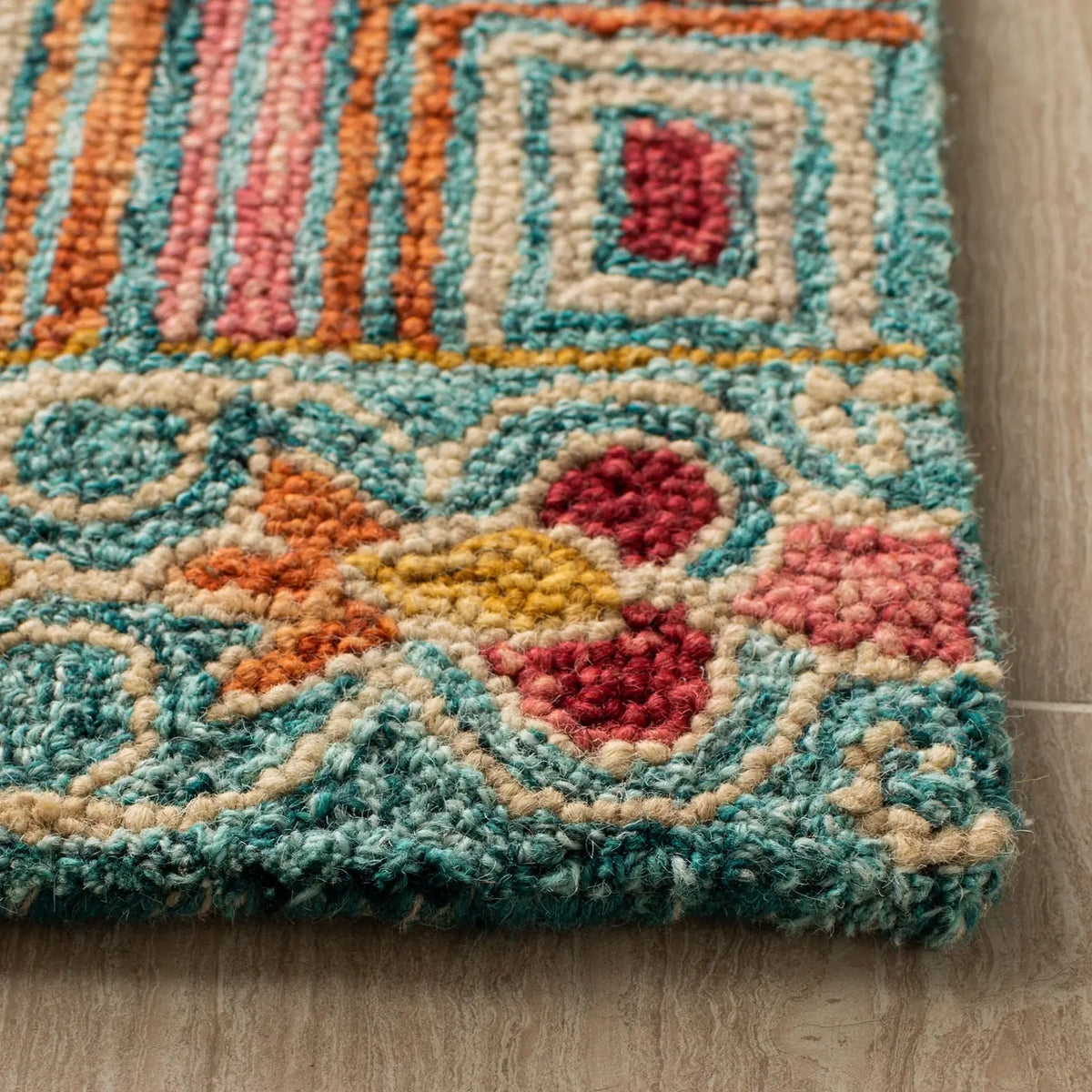 Safavieh Aspen 4'-0" x 6'-0" Rug in Pink / Gold