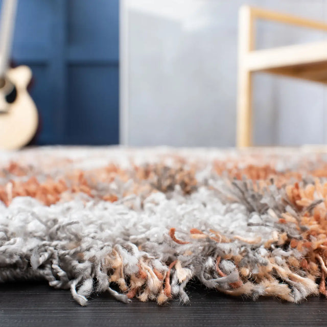Safavieh Horizon Shag 800 4'-0" x 6'-0" Rug in Grey / Rust