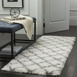 Safavieh Indie Shag 2'-3" x 7'-0" Rug in Ivory / Grey