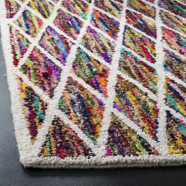 Safavieh Nantucket 4'-0" x 6'-0" Rug in Multi