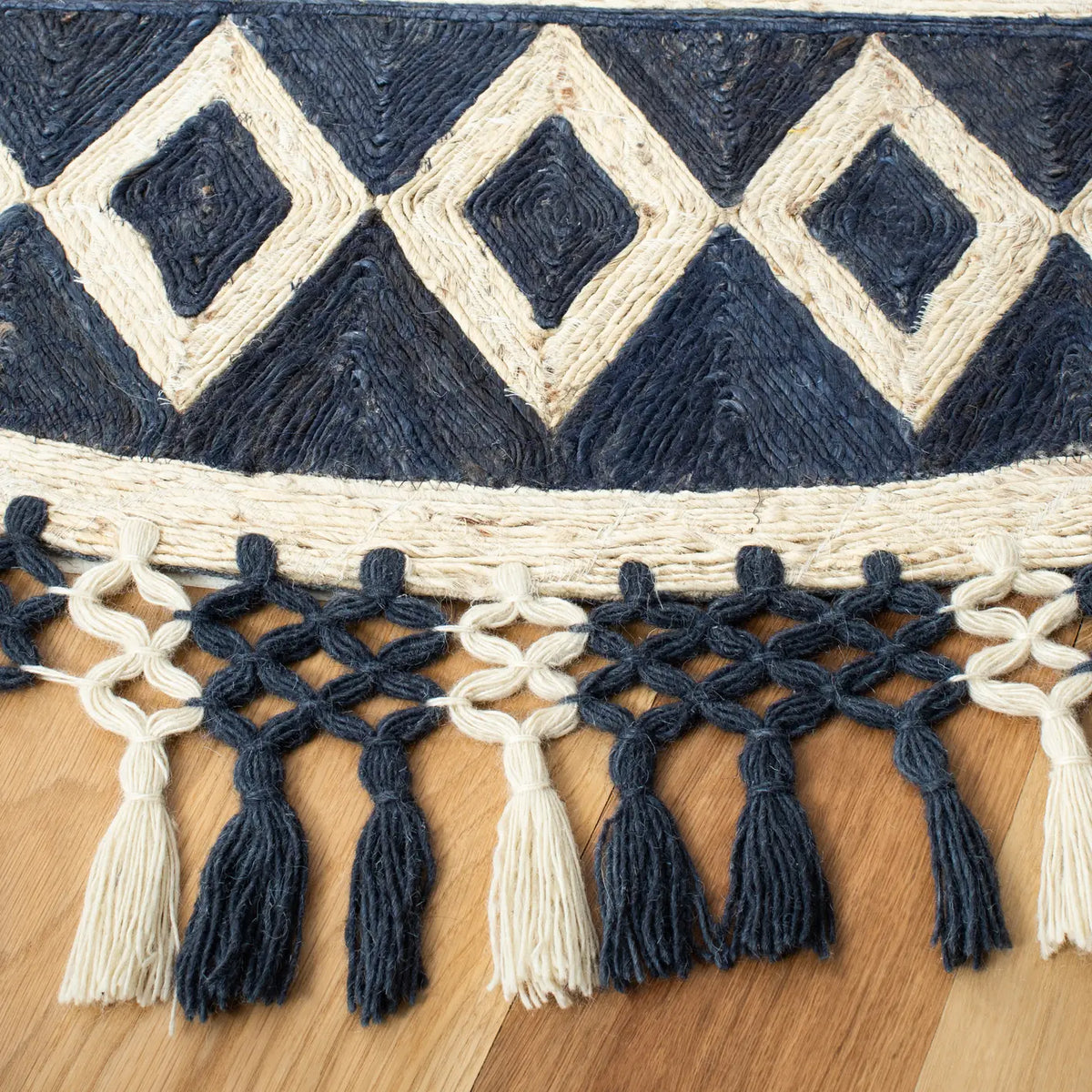 Safavieh Sahara 6'-0" x 6'-0" Rug in Blue / Beige