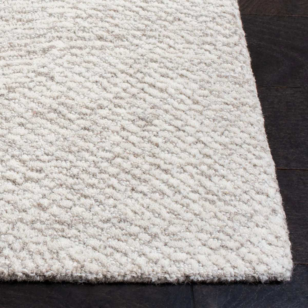 Safavieh Metro 4'-0" x 6'-0" Rug in Natural / Ivory
