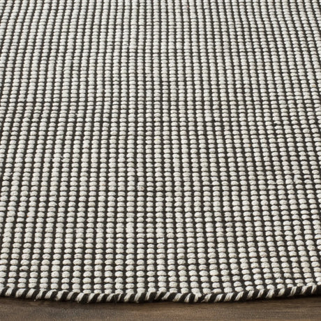 Safavieh Montauk 6'-0" x 6'-0" Rug in Ivory / Black