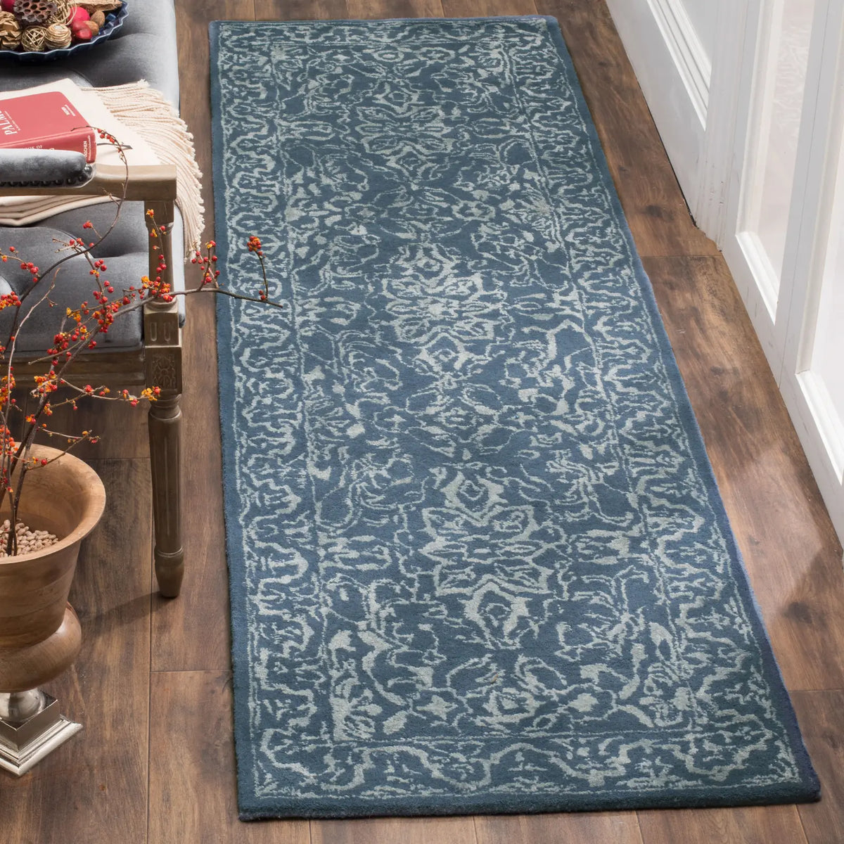 Safavieh Glamour 2'-3" x 8'-0" Rug in Grey / Blue