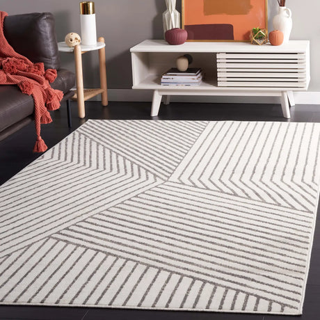 Safavieh Pyramid 4'-5" x 6'-5" Rug in Ivory / Grey
