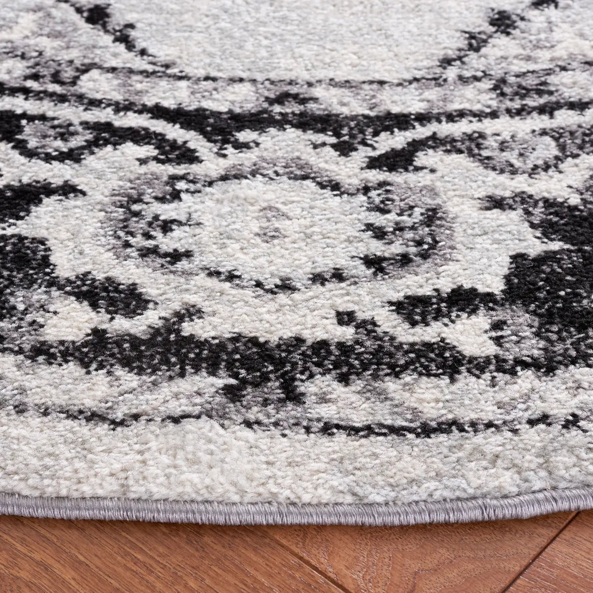 Safavieh Tulum 6'-7" x 6'-7" Rug in Ivory / Black