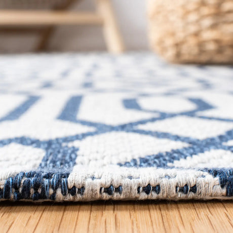 Safavieh Augustine 4'-0" x 6'-0" Rug in Navy / Light Grey