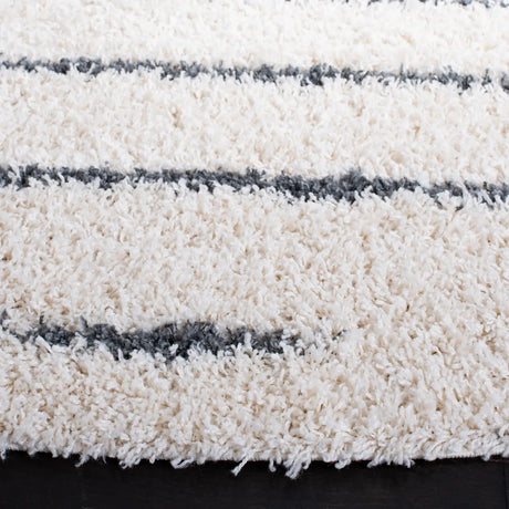 Safavieh Venus Shag 600 5'-3" x 5'-3" Rug in Ivory / Dark Grey