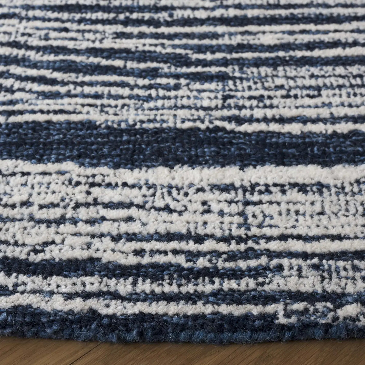 Safavieh Metro 6'-0" x 6'-0" Rug in Navy / Ivory