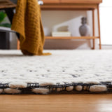 Safavieh Marbella 4'-0" x 6'-0" Rug in Black / Ivory