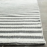 Safavieh Montauk 5'-0" x 7'-0" Rug in Ivory / Grey