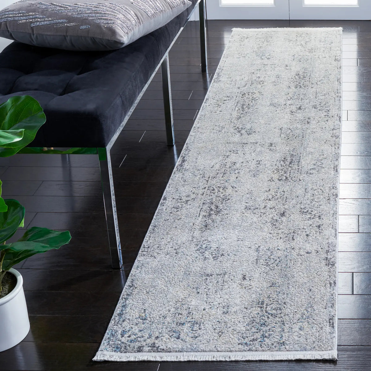 Safavieh Dream 2'-0" x 8'-0" Rug in Grey / Ivory