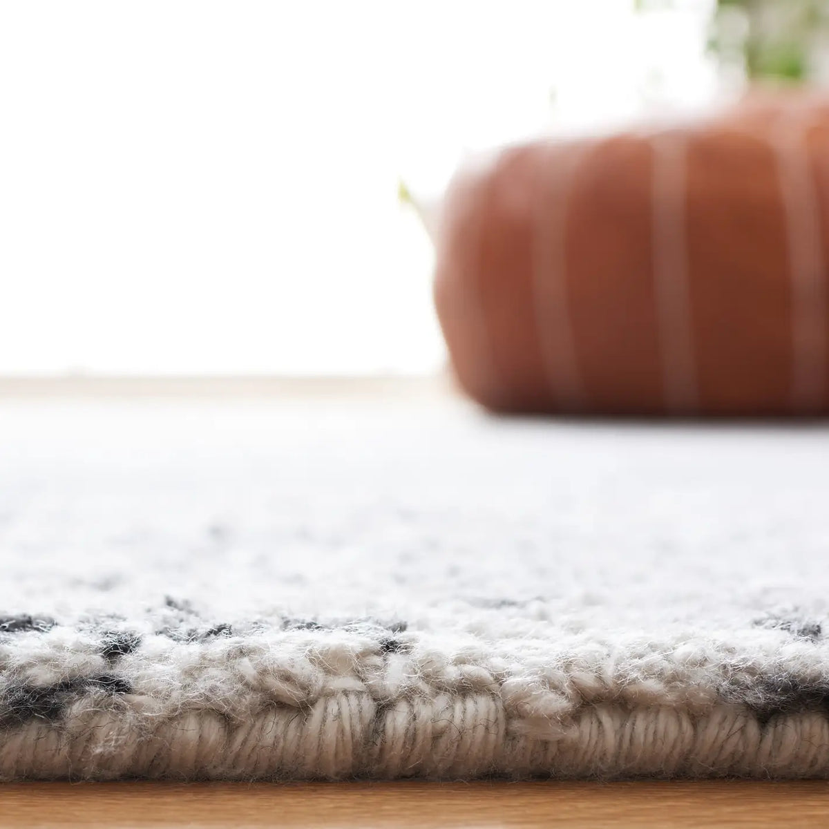 Safavieh Marquee 4'-0" x 6'-0" Rug in Grey / Ivory