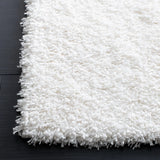 Safavieh Santa Monica Shag 4'-0" x 6'-0" Rug in White