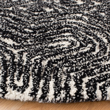 Safavieh Micro-Loop 5'-0" x 5'-0" Rug in Ivory / Black