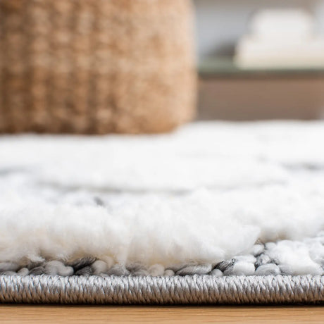 Safavieh Moroccan Tassel Shag 4'-0" x 6'-0" Rug in Ivory / Grey