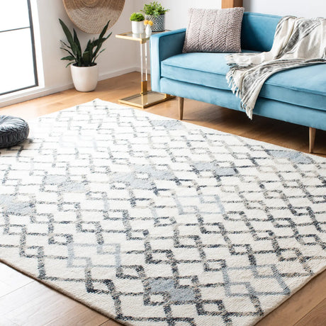 Safavieh Casablanca 6'-0" x 9'-0" Rug in Ivory / Grey