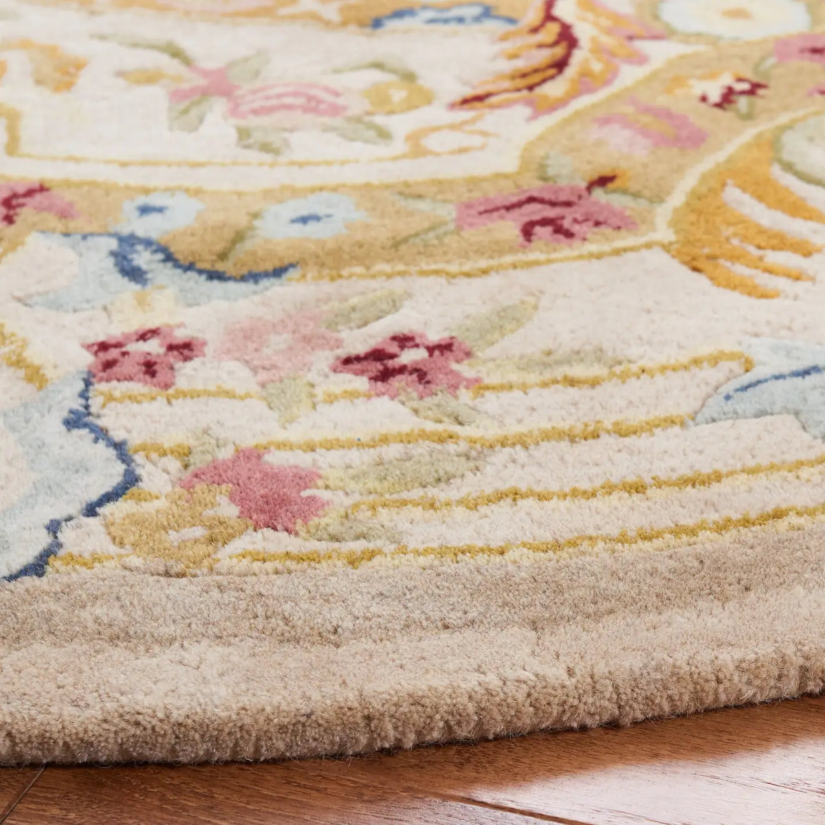 Safavieh Savonnerie 6'-0" x 6'-0" Rug in Sage / Beige
