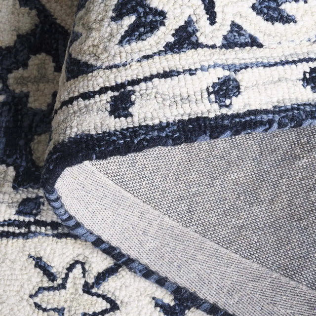 Safavieh Metro 4'-0" x 6'-0" Rug in Navy / Ivory