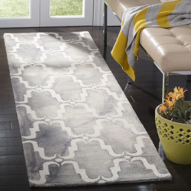 Safavieh Dip Dye 2'-3" x 8'-0" Rug in Grey / Ivory
