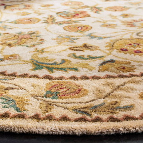 Safavieh Bergama 6'-0" x 6'-0" Rug in Ivory / Ivory