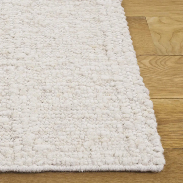 Safavieh Manhattan 4'-0" x 6'-0" Rug in Ivory