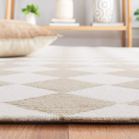 Safavieh Martha Stewart 300 4'-0" x 6'-0" Rug in Natural / Beige