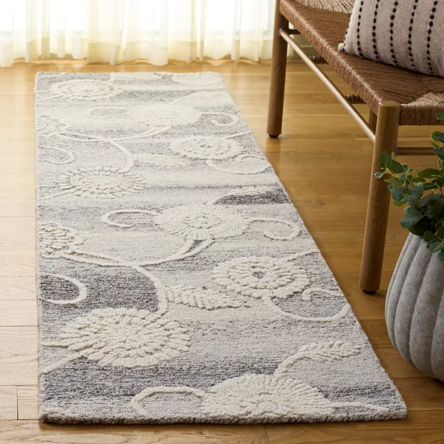 Safavieh Metro 2'-3" x 8'-0" Rug in Grey / Ivory