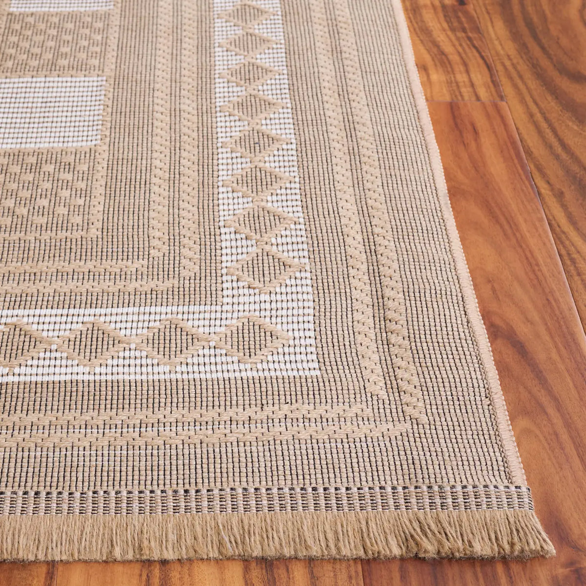 Safavieh Aspect 5'-3" x 7'-6" Rug in Natural / Ivory