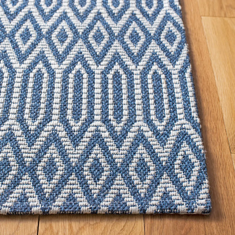 Safavieh Augustine 4'-0" x 6'-0" Rug in Navy / Light Grey