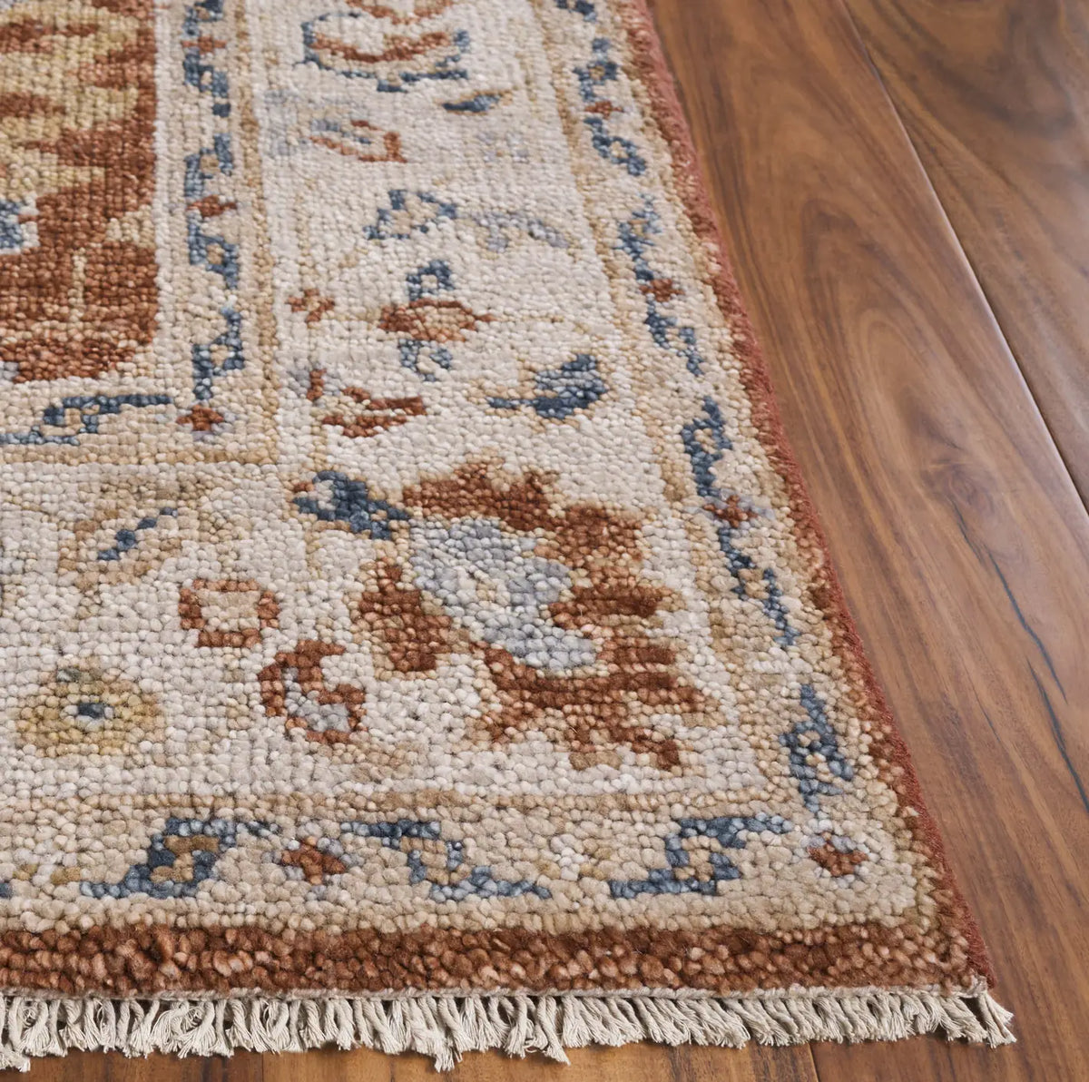 Safavieh Samarkand 6'-0" x 9'-0" Rug in Rust / Beige