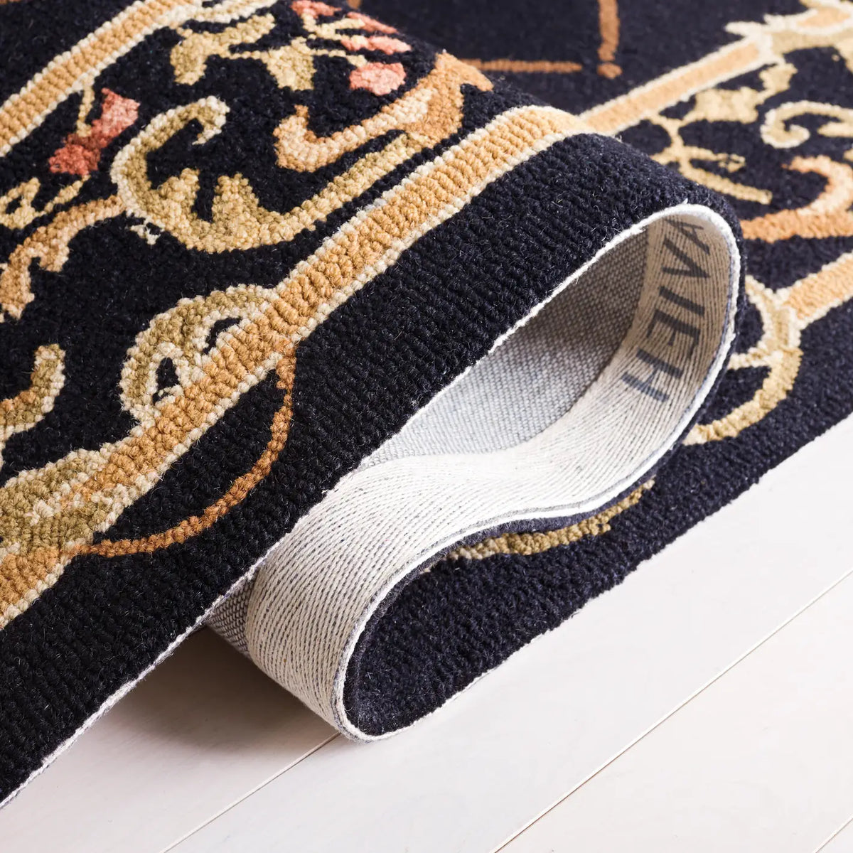 Safavieh Chelsea 6'-0" x 9'-0" Rug in Black