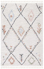 Safavieh Chapel 4'-0" x 6'-0" Rug in Ivory / Black