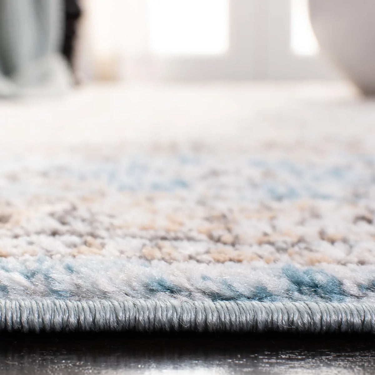 Safavieh Shivan 4'-0" x 6'-0" Rug in Grey / Blue