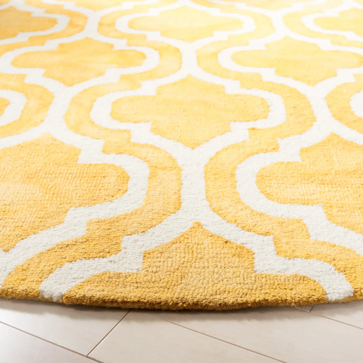 Safavieh Dip Dye 7'-0" x 7'-0" Rug in Gold / Ivory