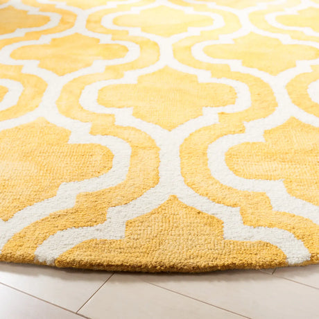 Safavieh Dip Dye 7'-0" x 7'-0" Rug in Gold / Ivory