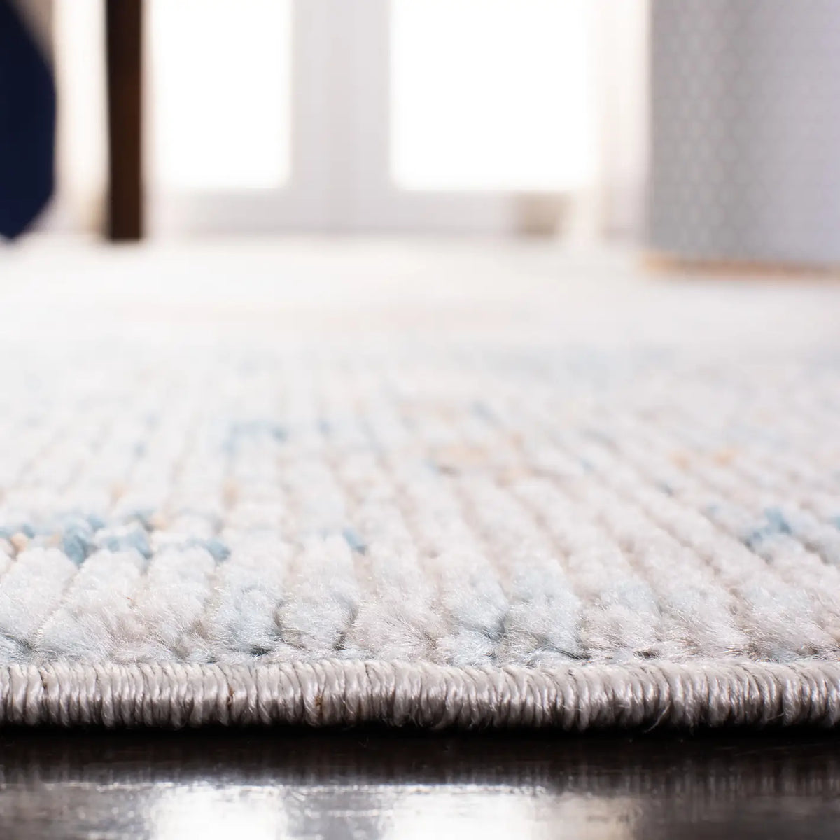 Safavieh Shivan 4'-0" x 6'-0" Rug in Blue / Gold