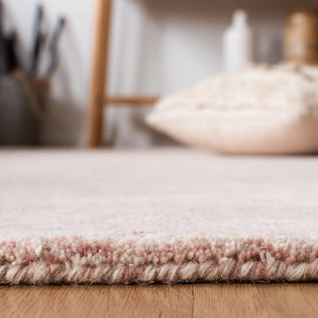 Safavieh Metro 4'-0" x 6'-0" Rug in Pink / Ivory