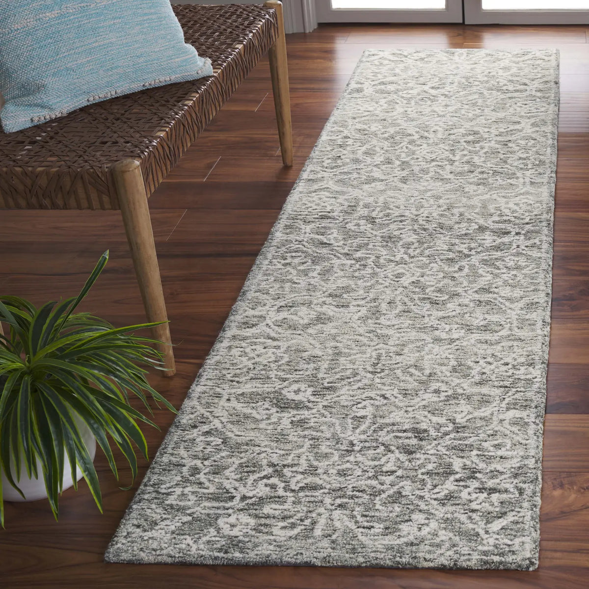 Safavieh Ebony 2'-3" x 9'-0" Rug in Ivory / Grey