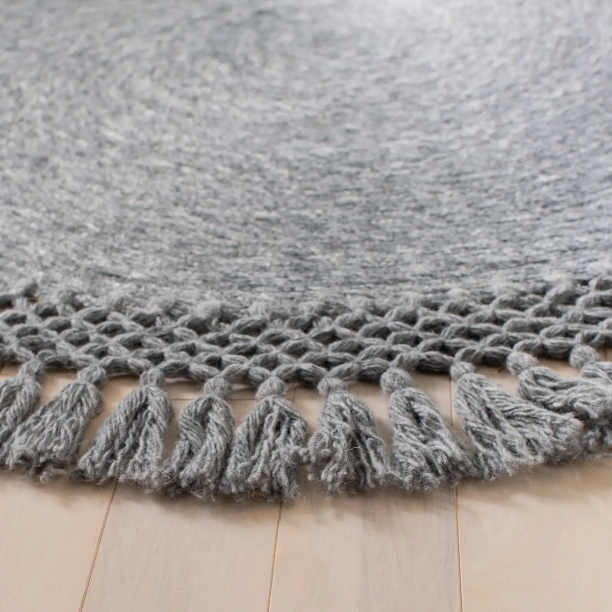 Safavieh Sahara 3'-0" x 3'-0" Rug in Charcoal