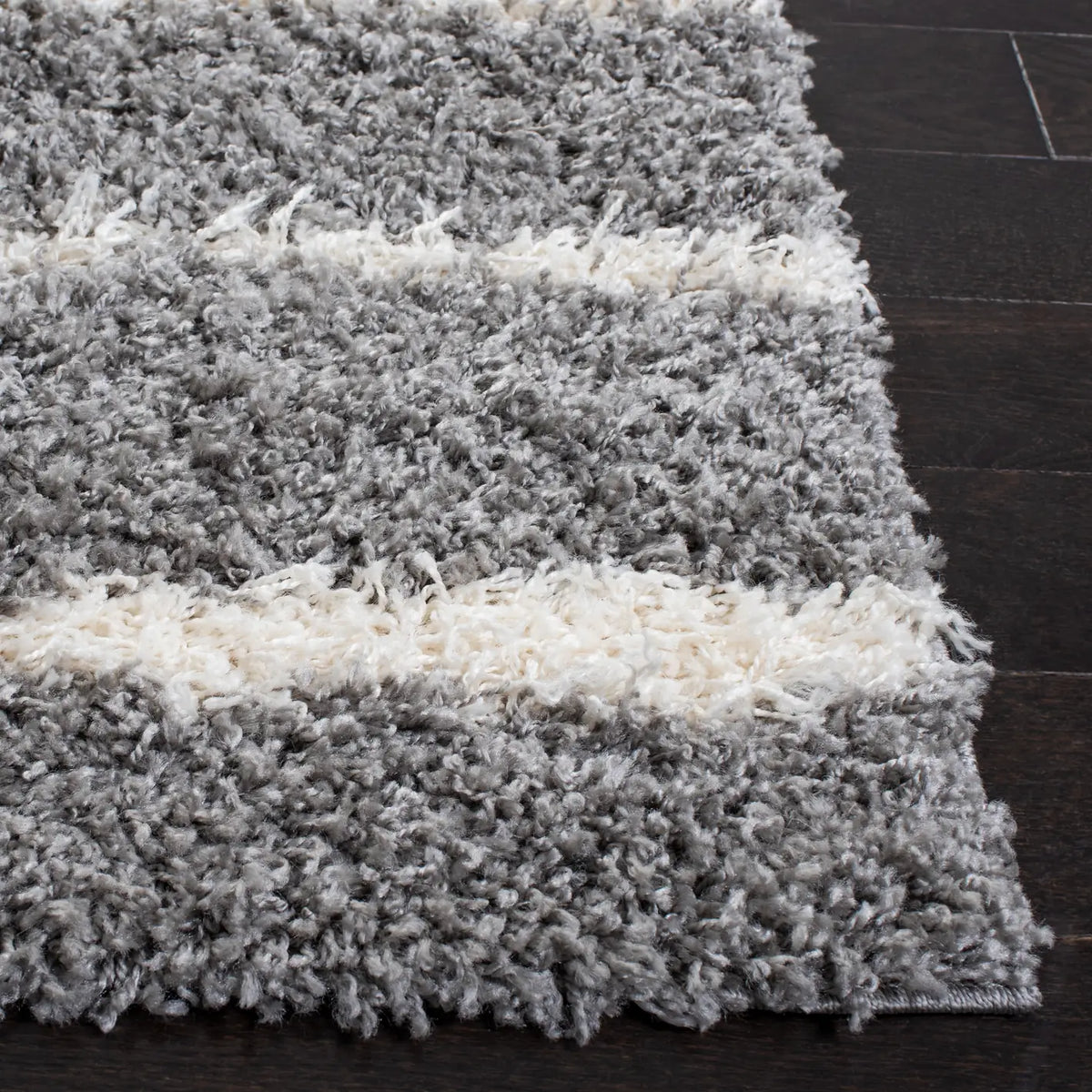 Safavieh Venus Shag 600 4'-0" x 6'-0" Rug in Grey / Ivory