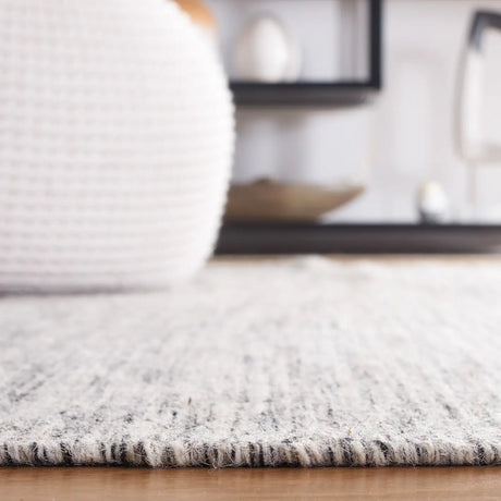 Safavieh Dhurries 4'-0" x 6'-0" Rug in Dark Grey / Beige