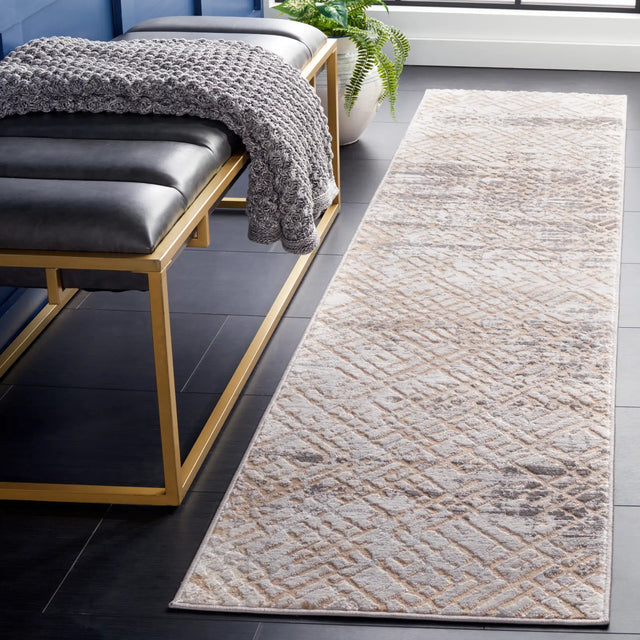Safavieh Amelia 2'-0" x 8'-0" Rug in Grey / Beige