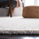 Safavieh Glamour 4'-0" x 6'-0" Rug in Grey / Ivory