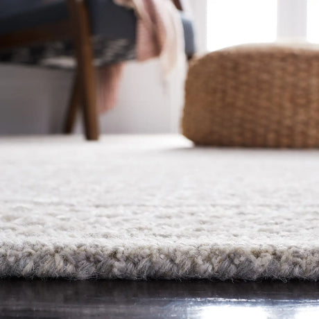 Safavieh Glamour 4'-0" x 6'-0" Rug in Grey / Ivory