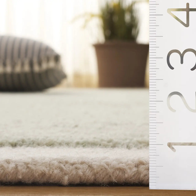 Safavieh Metro 4'-0" x 6'-0" Rug in Sage / Ivory