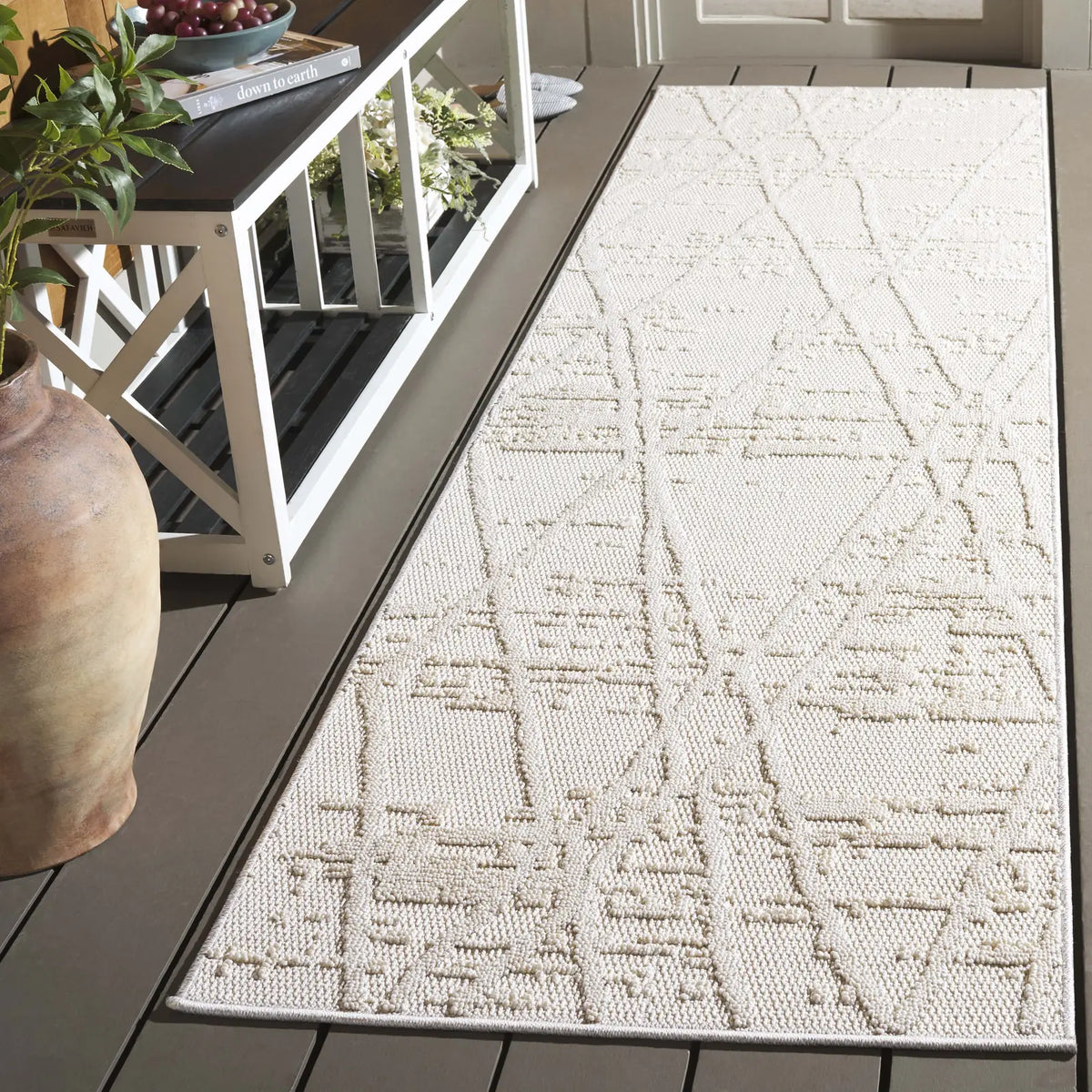 Safavieh Paros 2'-3" x 8'-0" Rug in Ivory