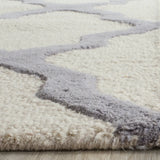 Safavieh Cambridge 5'-0" x 8'-0" Rug in Ivory / Silver